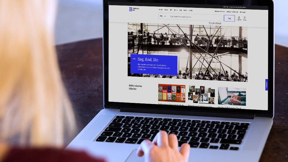 Billede af person der taster